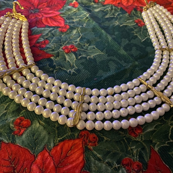 Beautiful Faux Pearl Necklace with 5 strands - Picture 8 of 10